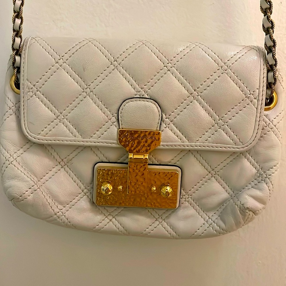 Quilted Leather Chain-Link Shoulder Bag excellent condition